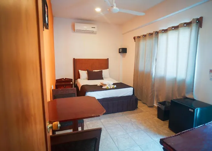 Hostel: Golden Paradise Hostel